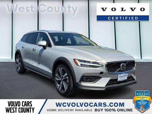 Used 2025 Volvo V60 B5 Cross Country Plus AWD/4WD image 1