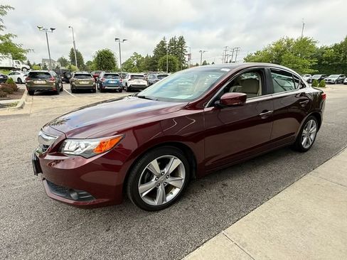 Used 2013 Acura ILX w/ Technology Package FWD image 5