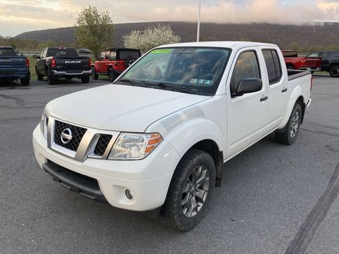 Used 2020 Nissan Frontier SV image 3