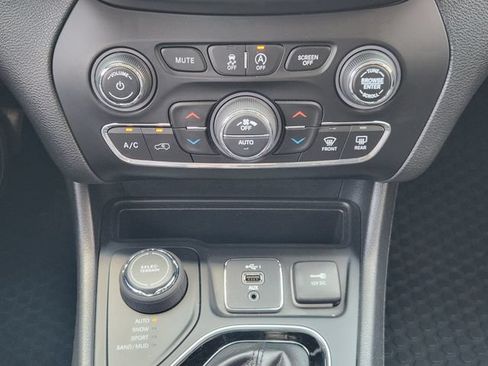 Certified 2021 Jeep Cherokee Limited AWD/4WD image 20