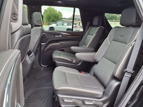 Used 2023 Cadillac Escalade Premium Luxury w/ Performance Package image 22