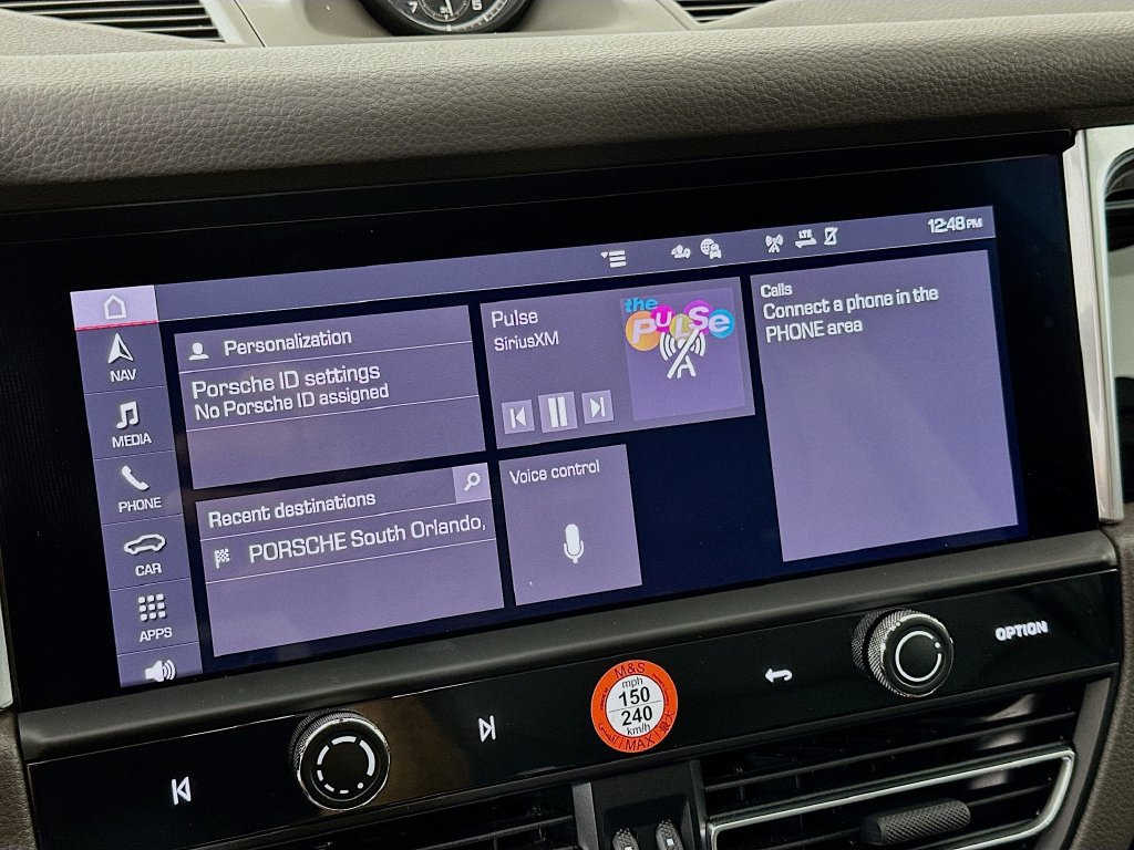 Certified 2025 Porsche Macan AWD/4WD image 15