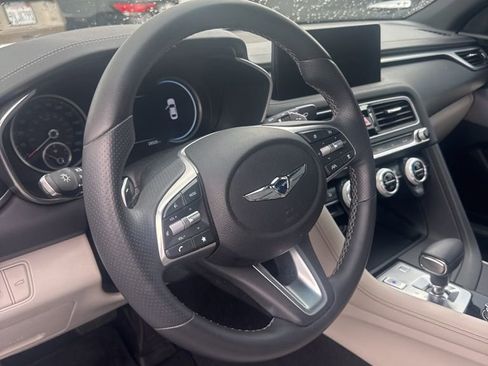 Used 2023 Genesis G70 2.0T image 8