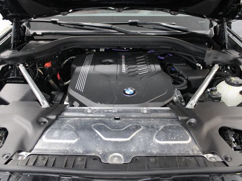 Used 2024 BMW X4 M40i w/ Premium Package image 9