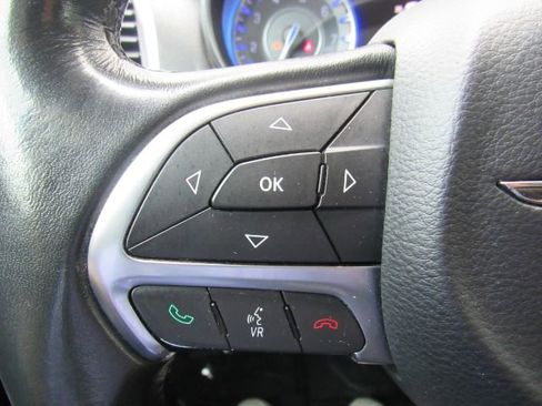 Used 2015 Chrysler 300 Limited image 45