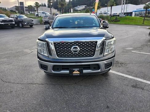 Used 2017 Nissan Titan SV image 2