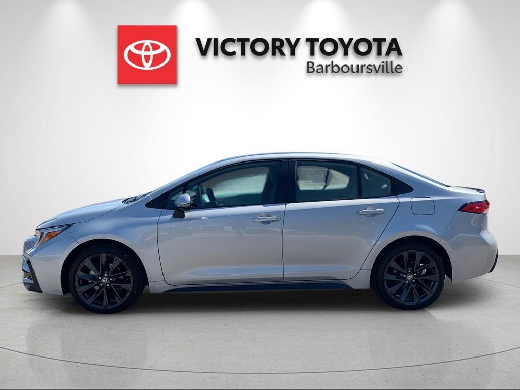 Used 2026 Toyota Corolla SE w/ SE Package FWD image 2