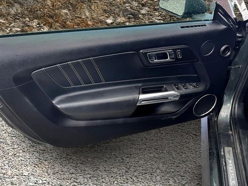 Used 2016 Ford Mustang Premium image 18