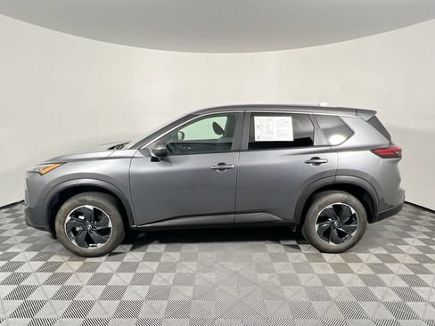 Used 2024 Nissan Rogue SV FWD image 6