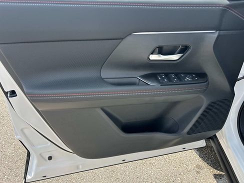 New 2026 Nissan Kicks SR w/ SR Premium Package FWD image 15