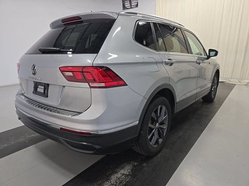 Used 2023 Volkswagen Tiguan SE FWD image 3