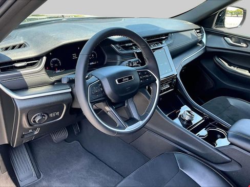 Used 2023 Jeep Grand Cherokee Altitude AWD/4WD image 18