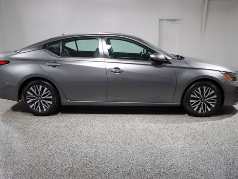 Used 2023 Nissan Altima 2.5 SV w/ SV Premium Package image 6