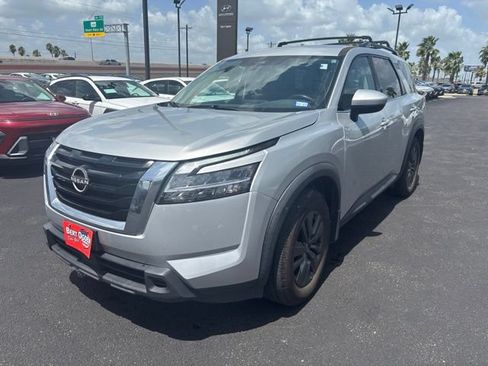 Used 2022 Nissan Pathfinder SV FWD image 3
