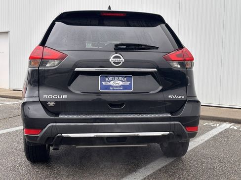 Used 2018 Nissan Rogue SV w/ Premium Package image 4