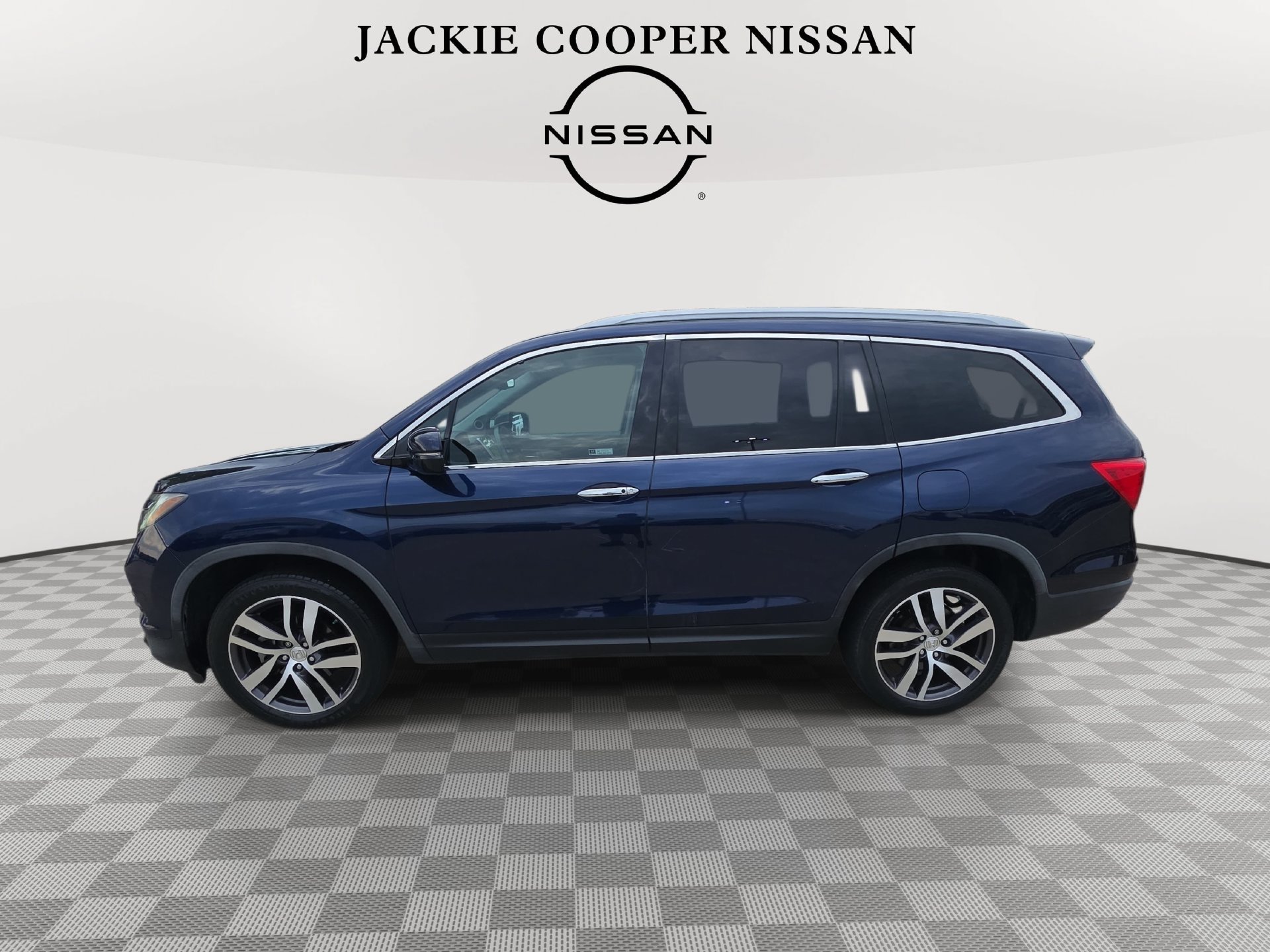 Used 2018 Honda Pilot Touring image 8