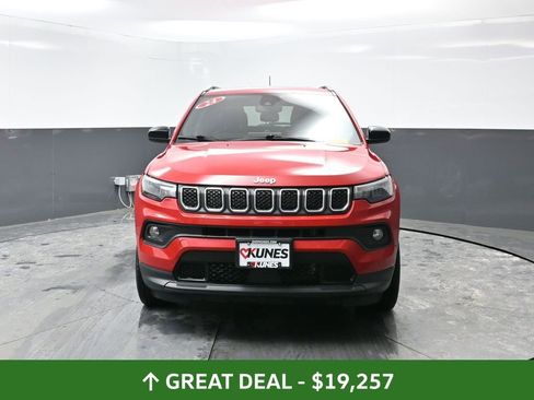 Used 2024 Jeep Compass Latitude image 7