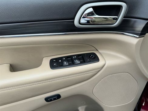 Used 2021 Jeep Grand Cherokee Limited image 12