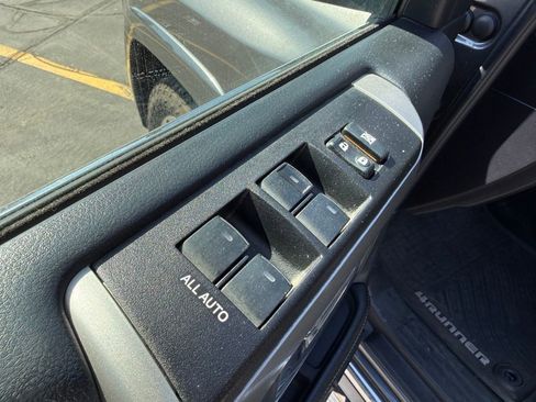 Used 2014 Toyota 4Runner Limited image 11