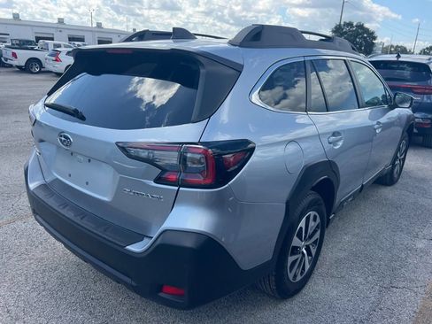 Used 2025 Subaru Outback Premium AWD/4WD image 5