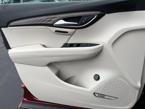 Used 2023 Buick Envision Avenir image 28