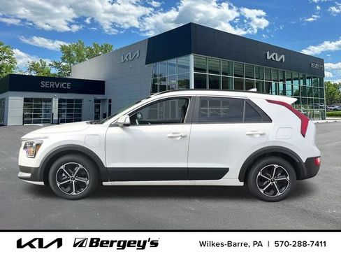 Certified 2025 Kia Niro EX w/ EX Cold Weather Package FWD image 9