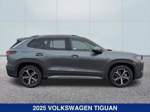 New 2025 Volkswagen Tiguan SE image 6
