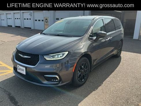 Used 2023 Chrysler Pacifica Touring-L FWD image 4