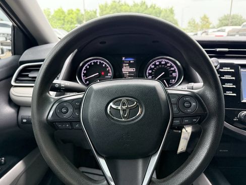 Used 2018 Toyota Camry FWD image 23