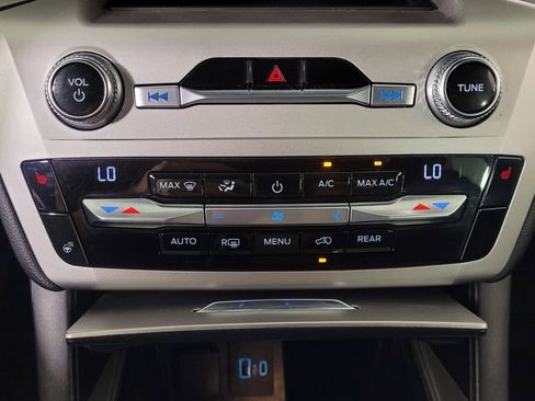 Used 2021 Ford Explorer XLT w/ Equipment Group 202A image 25