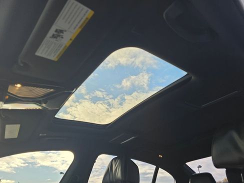 Used 2022 BMW 750i xDrive w/ M Sport Package image 25