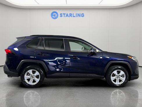 Used 2019 Toyota RAV4 XLE w/ Convenience Package FWD image 11