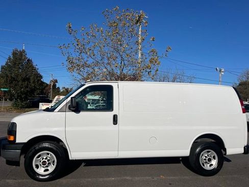 Used 2024 GMC Savana 2500 w/ Driver Convenience Package image 9
