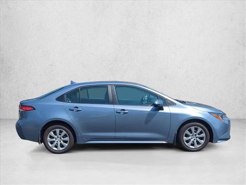 Used 2025 Toyota Corolla LE FWD image 4
