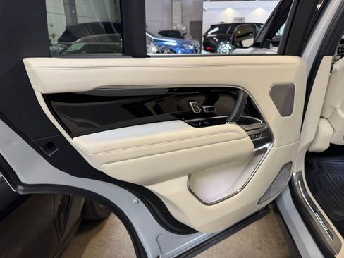 Used 2025 Land Rover Range Rover Long Wheelbase Autobiography image 11