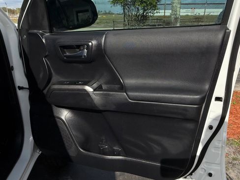 Used 2020 Toyota Tacoma TRD Sport image 25