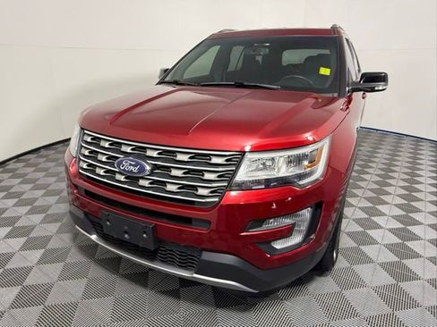 Used 2017 Ford Explorer XLT w/ Equipment Group 202A image 2