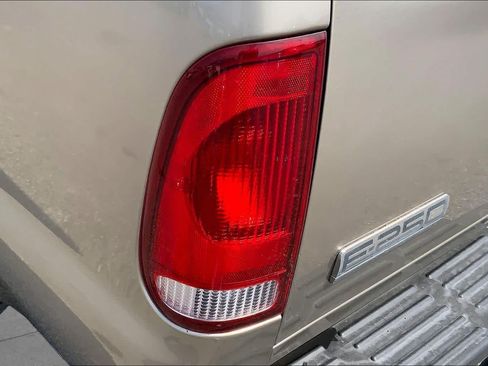 Used 2005 Ford F250 Lariat RWD image 27