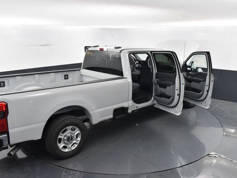 New 2026 Ford F250 XLT w/ XLT Premium Package RWD image 41