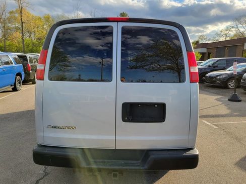 Used 2020 Chevrolet Express 3500 LS RWD image 11
