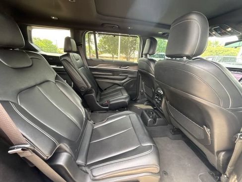 Used 2024 Jeep Grand Cherokee L Limited w/ Luxury Tech Group II AWD/4WD image 13