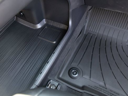 Used 2024 Toyota Sienna XSE w/ XSE Plus Package image 29