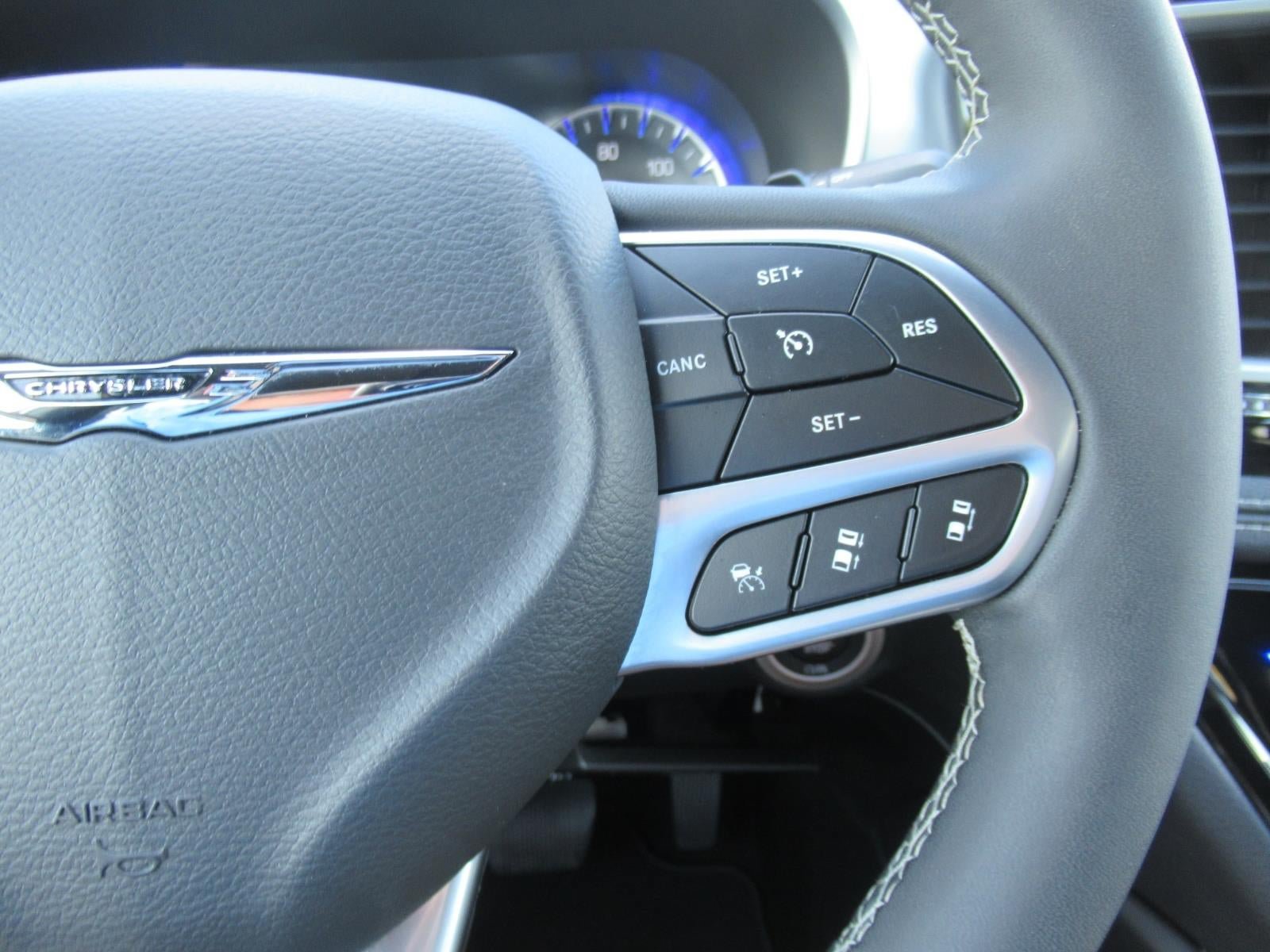 Used 2026 Chrysler Pacifica Limited FWD image 26