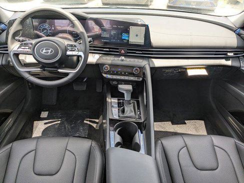 New 2025 Hyundai Elantra Limited image 10