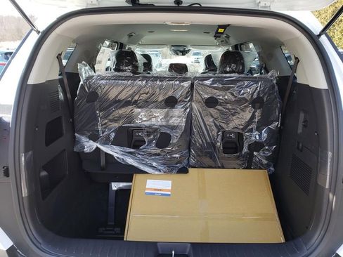 New 2026 Kia Carnival FWD image 6