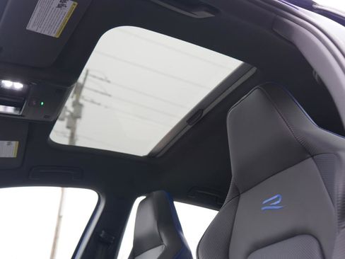 Used 2023 Volkswagen Golf R image 41