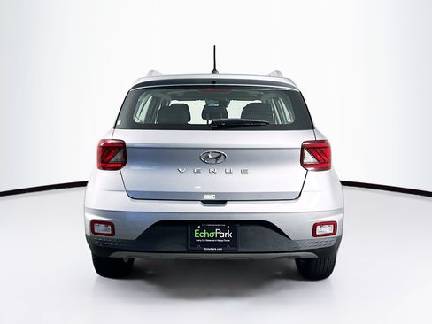 Used 2025 Hyundai Venue SEL FWD image 7