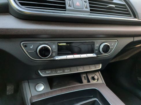 Used 2023 Audi Q5 2.0T Premium Plus w/ Premium Plus Package AWD/4WD image 19