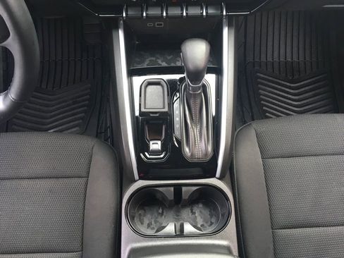 Used 2024 Chevrolet Colorado LT w/ LT Convenience Package image 16