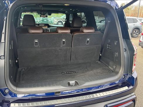 Used 2025 Nissan Armada Platinum Reserve AWD/4WD image 26